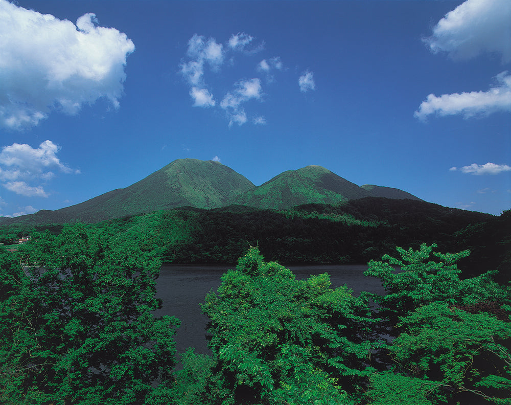 島根県浜田市の天然水を原水に、おいしさと体のことを第一に考えるミネラルウォーターの会社です