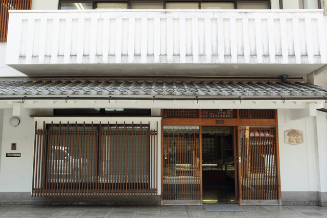 京菓子の魅力を伝え続ける、老舗和菓子屋の1つです