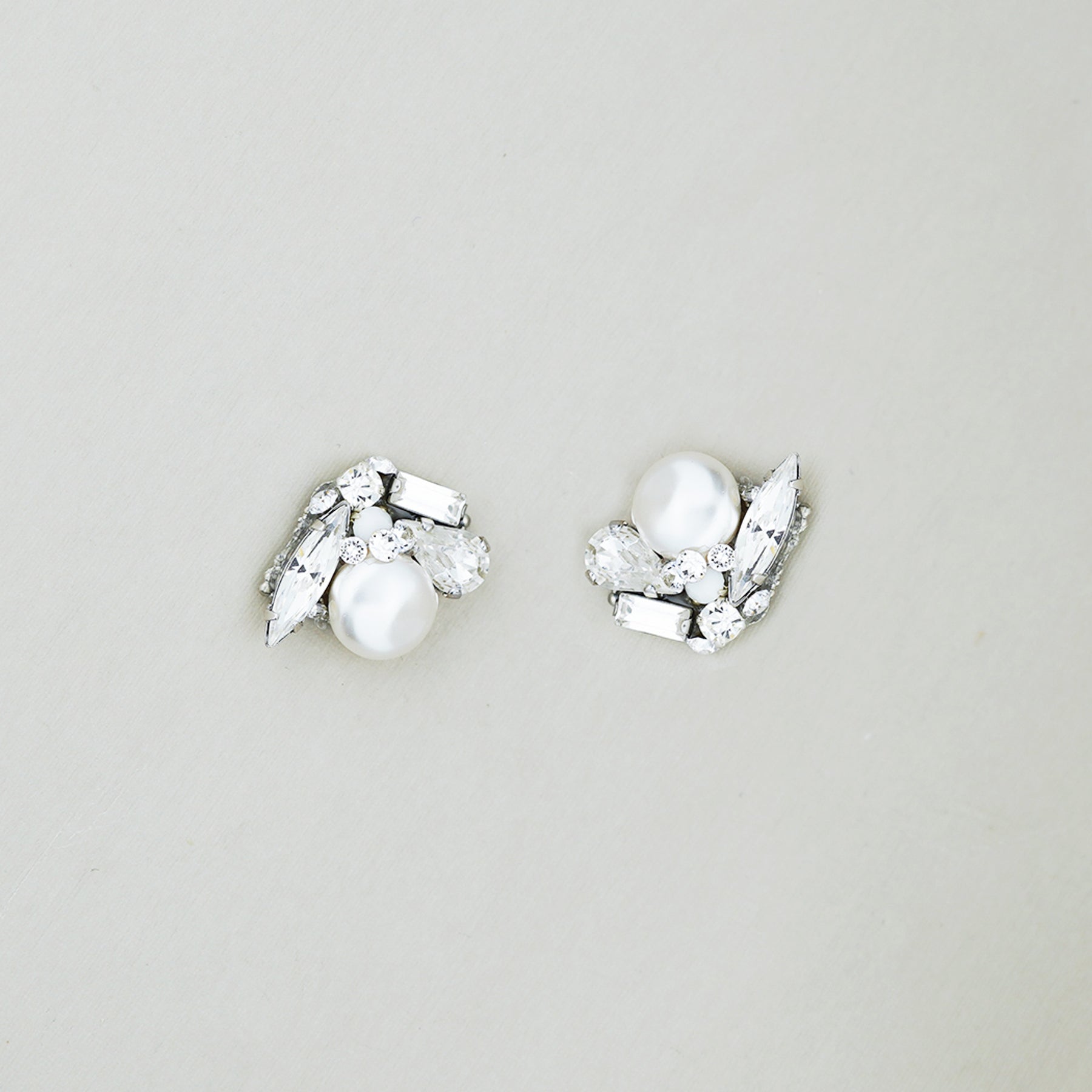 LILIE&WHITE Gold Bow Earrings for Women Silver Bow Earrings with Rhinestone Antiquue Gold Bow Jewelry Pearl Dangle Bow Earrings Gift