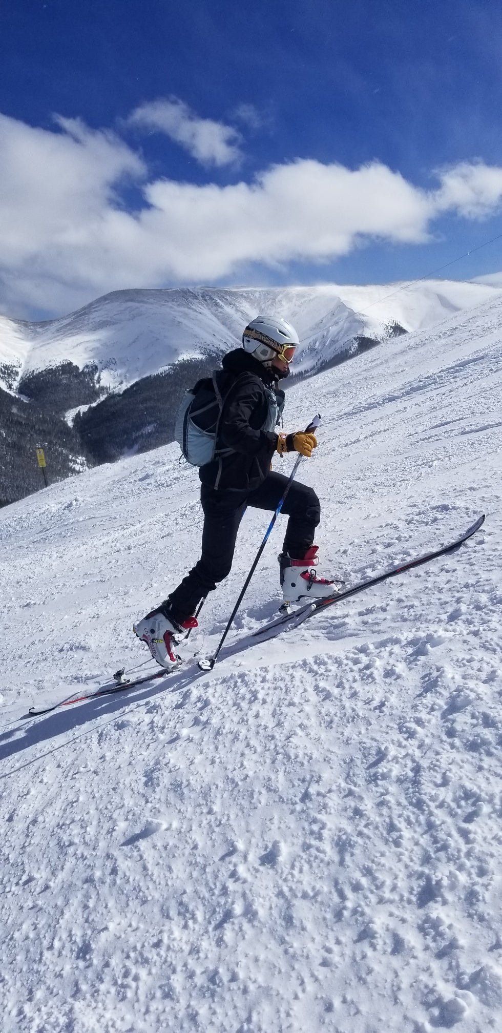 Rea Kolbl skiing