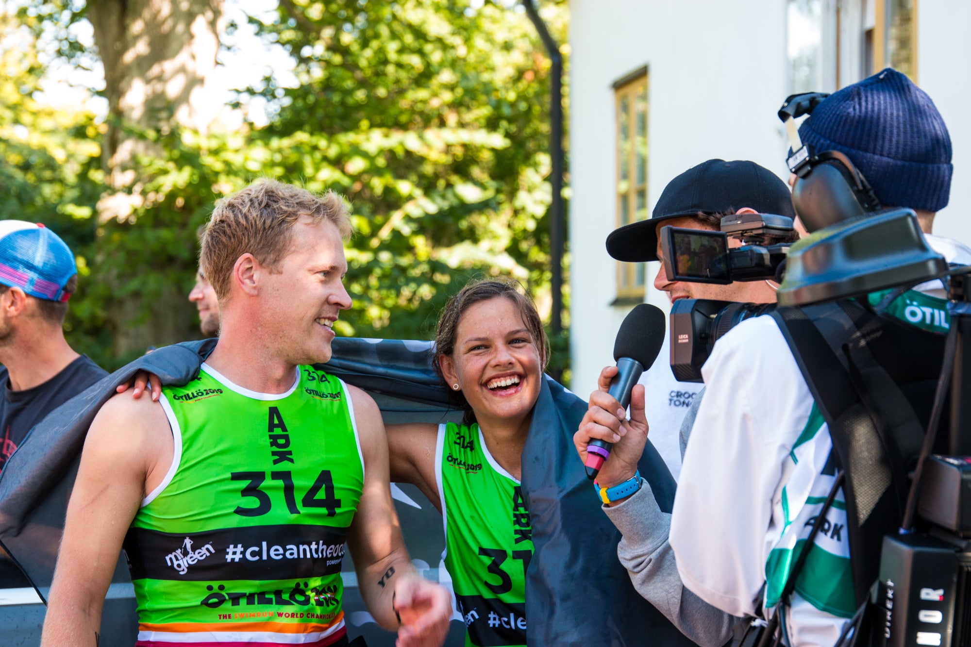 Charlotte Eriksson and Simon Börjeson from Team Garmin - ÖTILLÖ Swimrun World Championship 2019