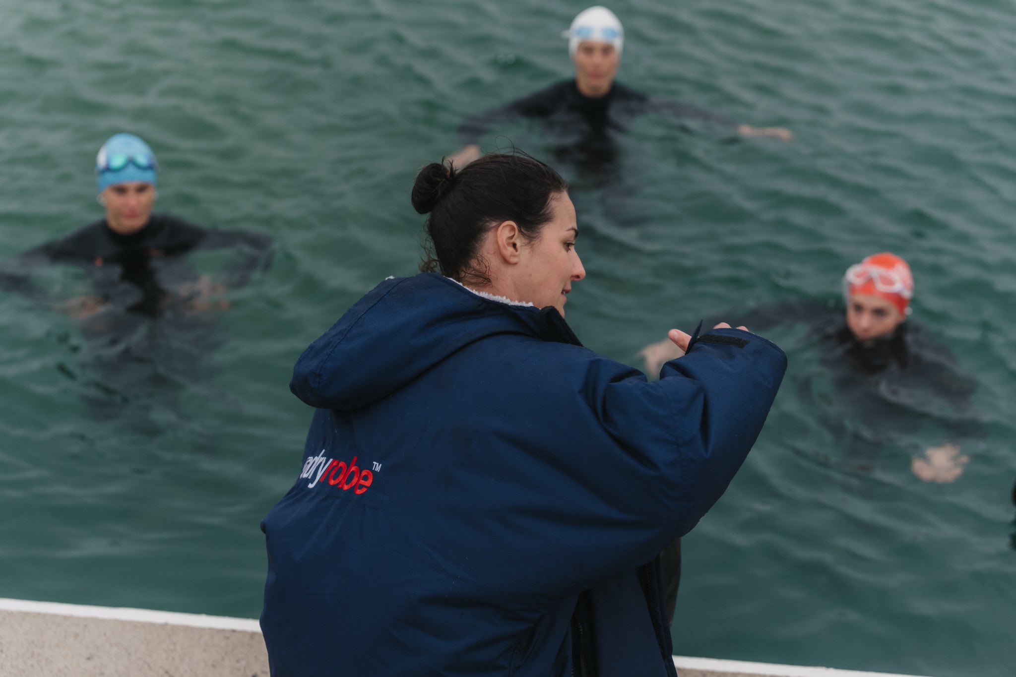 Keri-anne Payne coaching a group of swimmers in a pool