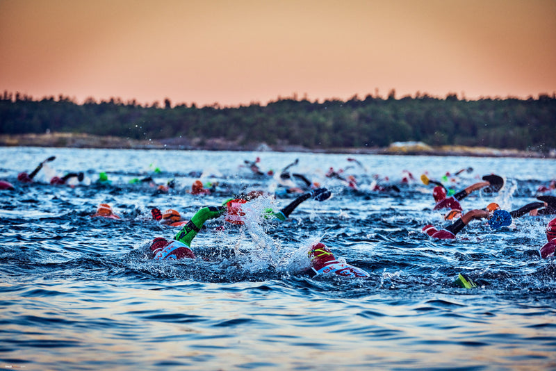ÖTILLÖ competitors swimming in a huge group 