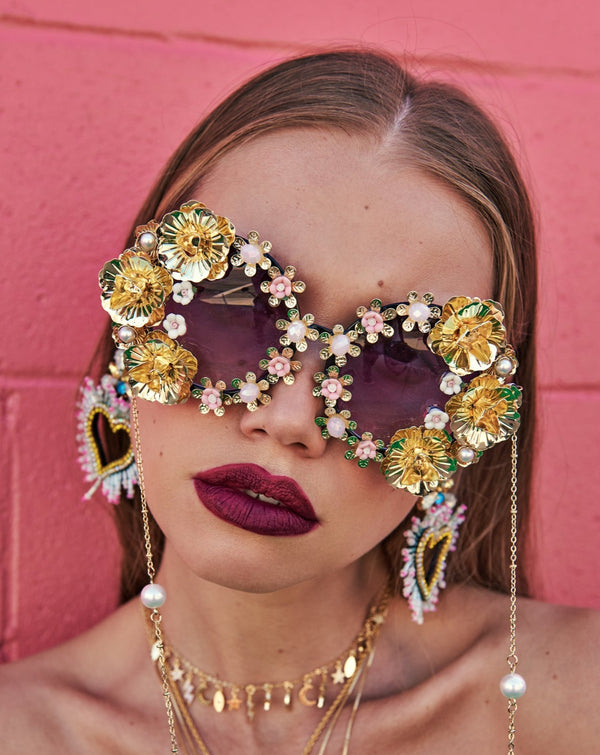 Billie Eilish: Sunglasses for Summer