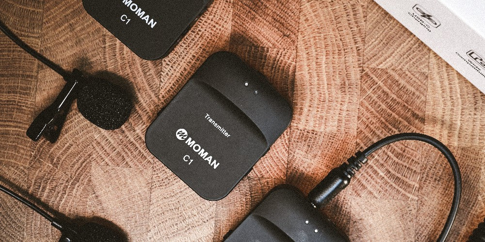 Moman C1 wireless external mic is designed for cameras but it can work with the Android phones as well. It delivers high-quality audio from a long distance of 230ft.