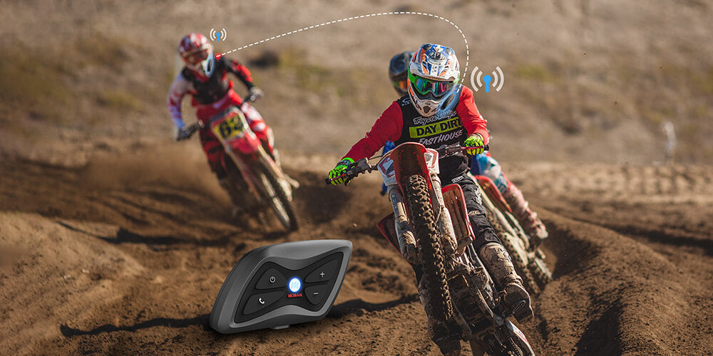 Moman H1 helmet radio intercom supports wireless communication between two riders within a long distance of 800-meter(LOS).)
