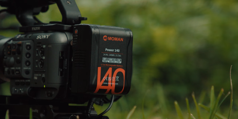 Moman Power 140 of 140Wh is a powerful external battery for camera rigs. It is compact, sturdy, and has various output for charging kinds of devices at the same time.