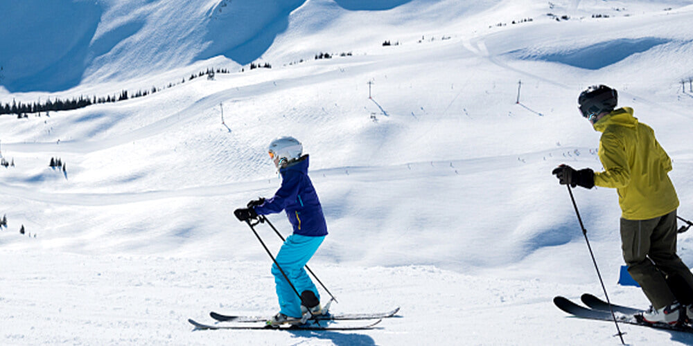 You can use Bluetooth handheld walkie-talkie for wireless communication with your skier friends or coaches.