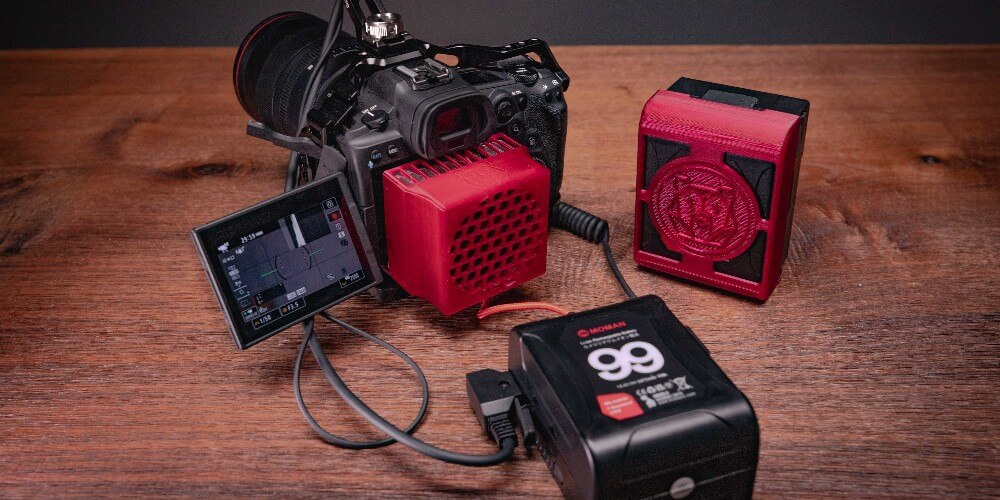 Moman Power 99 is a 99Wh compact v mount power supply to charge camera battery with USB. It has different output ports for DSLRs, BMPCCs, and other digital shooting equipments.