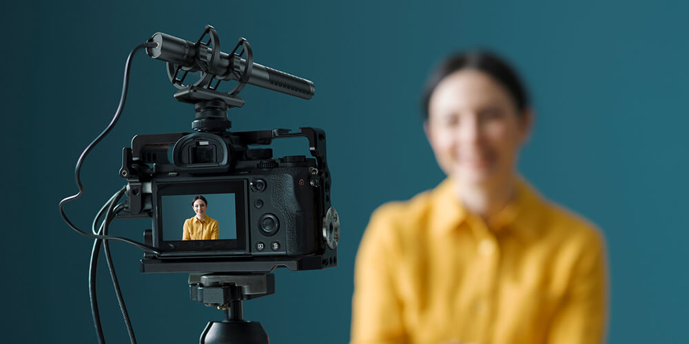 With a camera-mounted boom microphone, which is also called a shotgun mic for teaching, you can get your online courses efficient.
