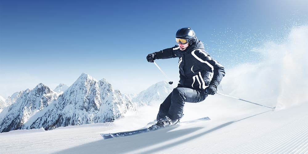 Moman H2 noise-canceling helmet Bluetooth communication system provides great audio for two-way conversation during skiing, snowmobile riding, and so on.