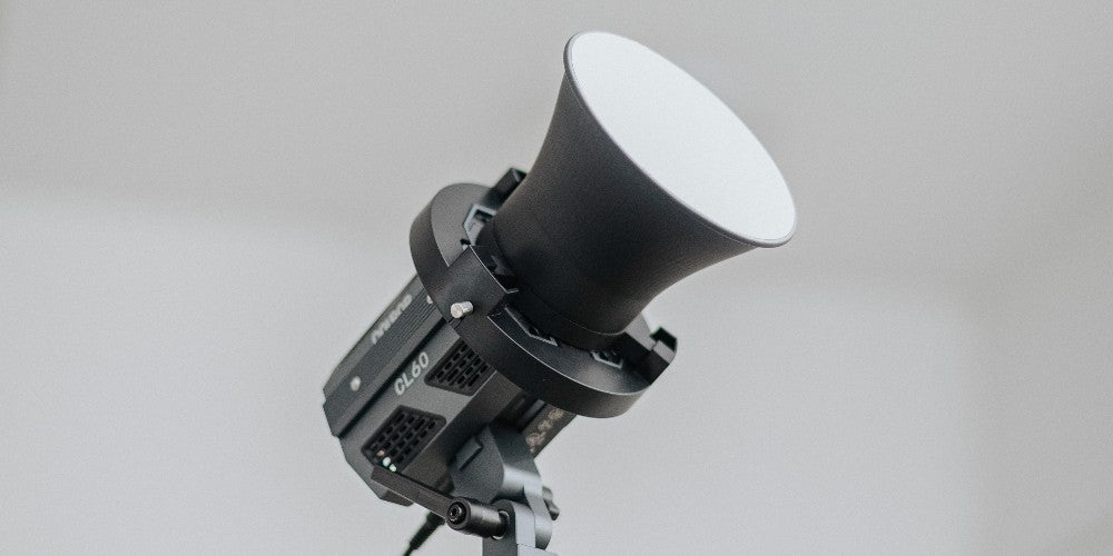 COLBOR CL60 is a portable LED lighting for video recording and interviewing. It has changeable brightness and multiple modes for natural images.