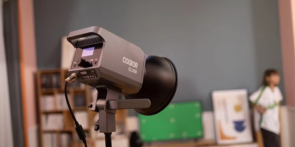 COLBOR CL100 studio video light for photography has a sturdy body and light weight for indoor or outdoor shooting