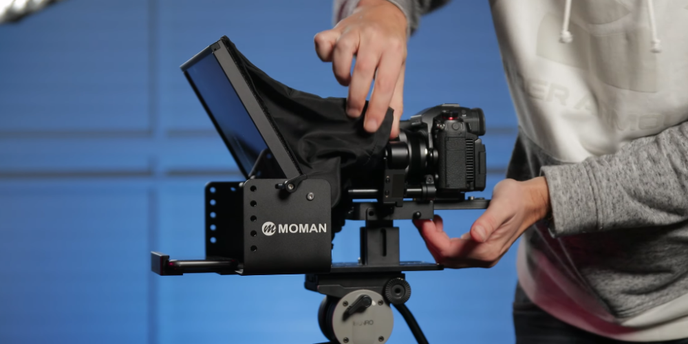 It's easy to install the Moman MT12 Zoom teleprompter because it is built of all-in-one construction. It includes the cloth shroud, beam splitter glass, and the mobile clamp.