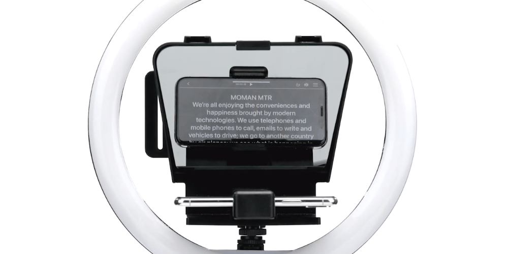 Moman MTRX live streaming teleprompter with ring light can make you look great while reading the scripts.