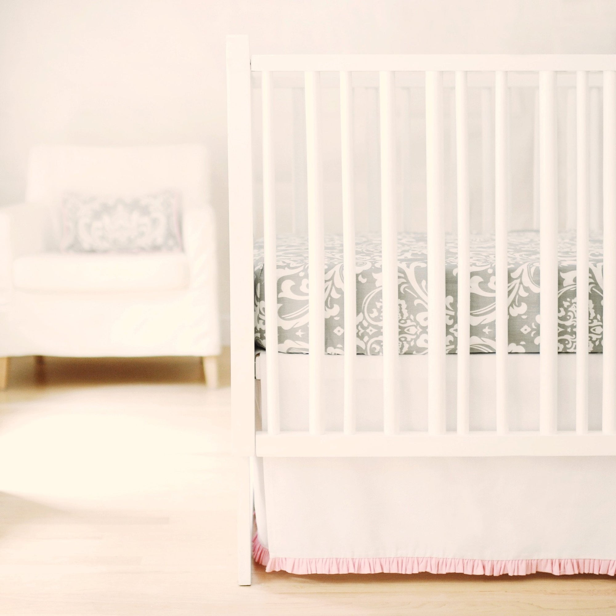 Bumper Sweet Simple Seperates White With Pink Ruffle Crib