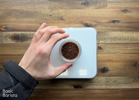 Why you should weigh out your coffee dose how to brew v60 pour over coffee