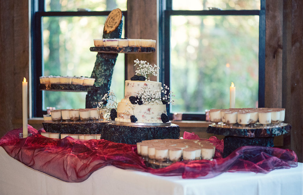 wood slices cake table