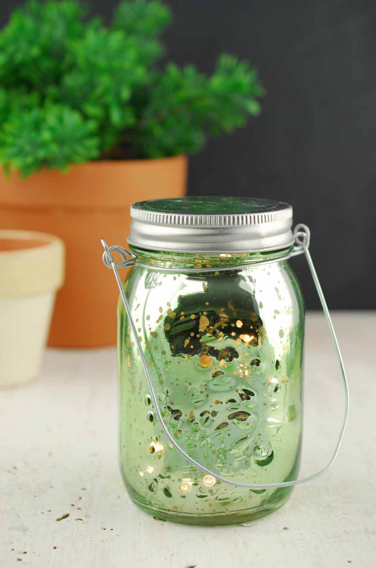 https://cdn.shopify.com/s/files/1/0398/6145/2953/products/mason-jar-with-led-lights-green-5-1_1600x.jpg?v=1591210216