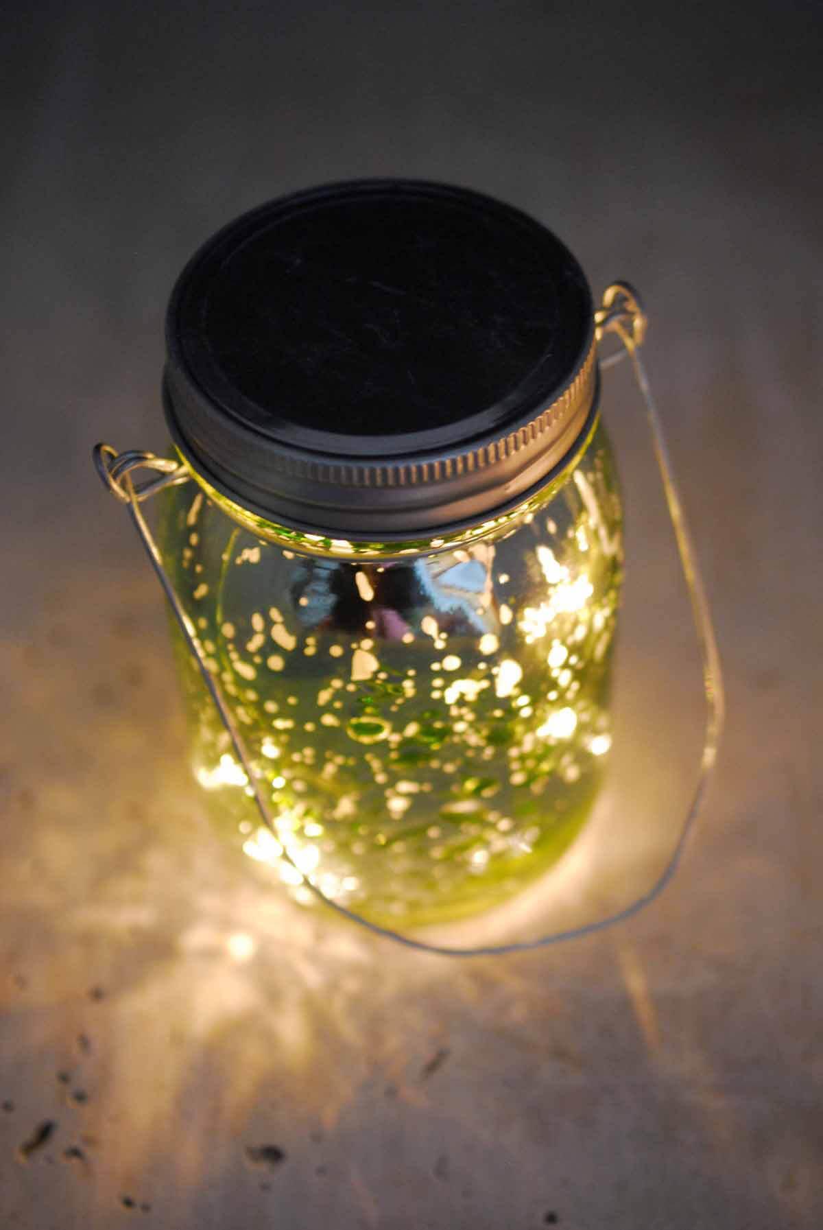 https://cdn.shopify.com/s/files/1/0398/6145/2953/products/mason-jar-with-led-lights-green-5-4_1600x.jpg?v=1591210216