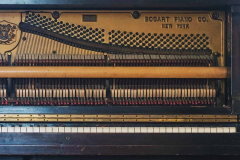 Een upright piano stemmen