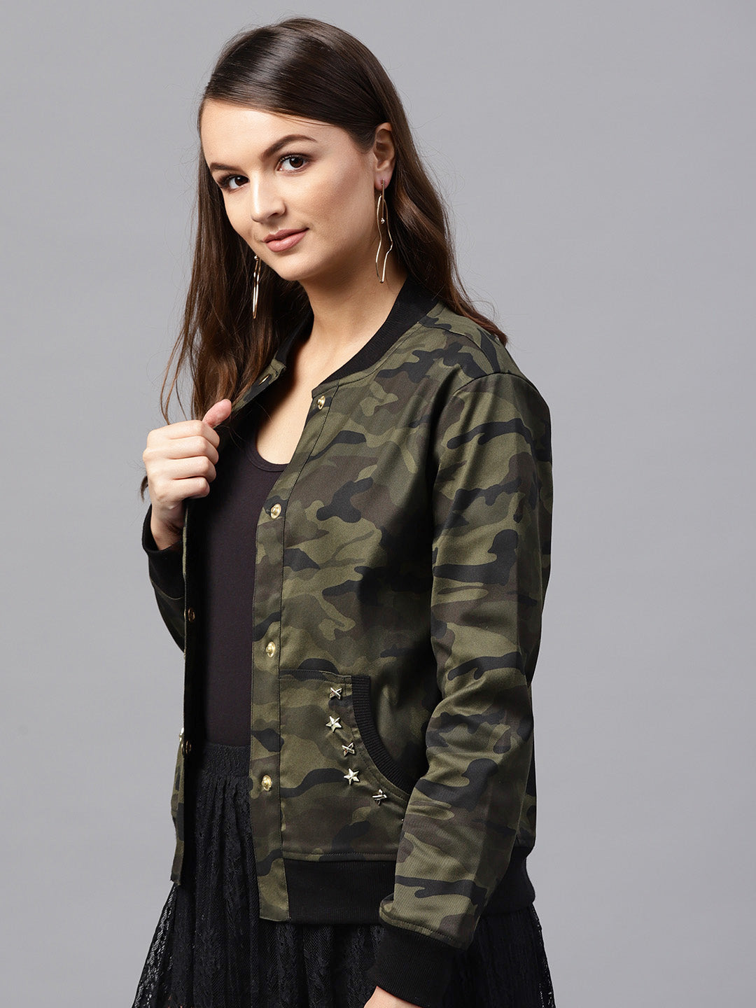 Women's's camouflage pattern jacket featuring long sleeves, pockets, zipper  detail, and made with 100% cotton. – BellanBlue