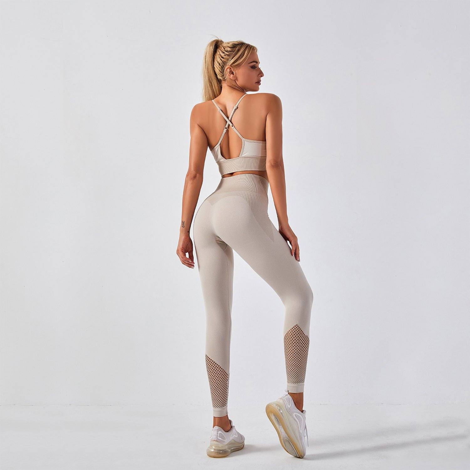 Seamless Pulse Leggings - The Charmed Collection