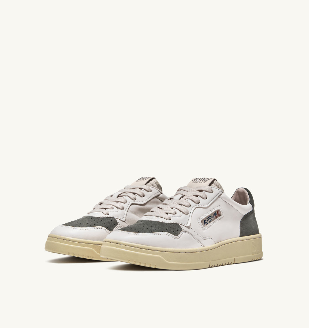 Autry Medalist Low in Suede White / Military – Portobello&Òbvio