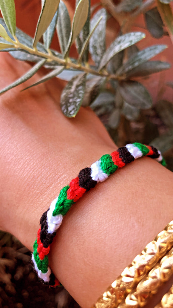 أساور لليد بألوان العلم الفلسطيني