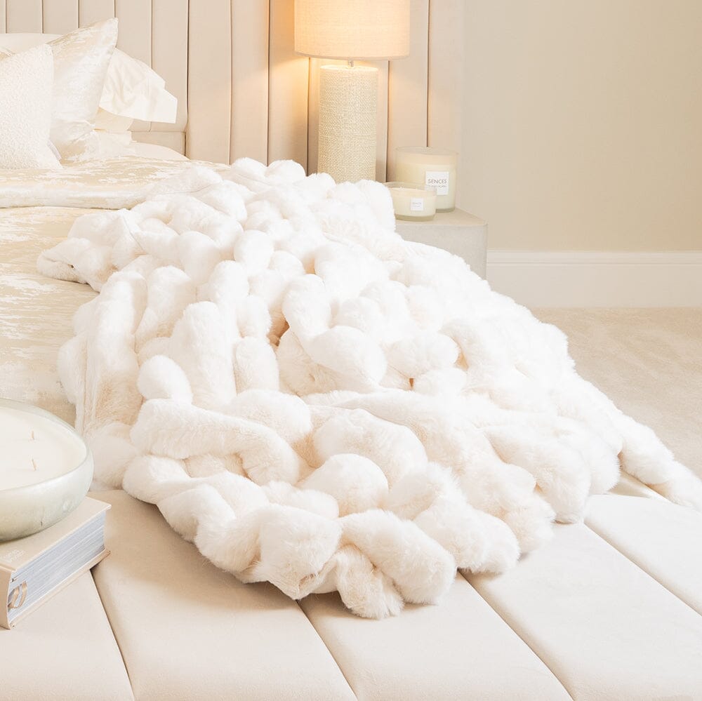 isla-cream-chunky-ribbed-faux-fur-throw-textiles-z2-international-183026_2fb4fcb0-a653-498f-81e9-92f743888fef