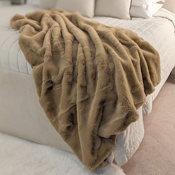 Lili Extra Thick Faux Fur Oatmeal Throw – Rowen Homes