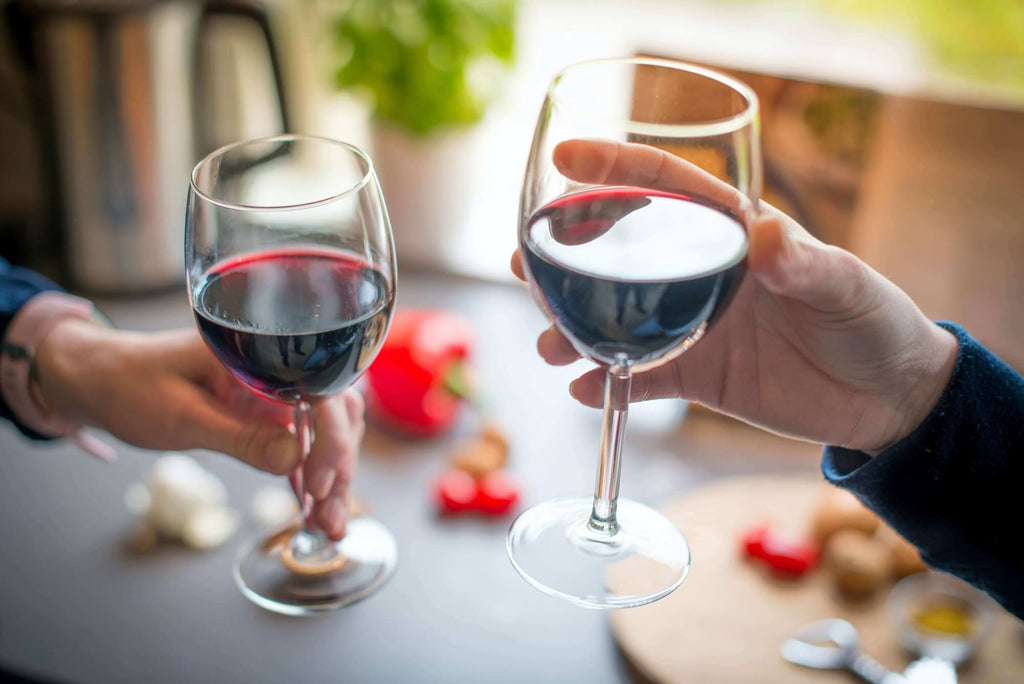 wine facts & fiction - stemmed vs stemless wine glasses