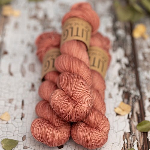 Aran Tweed - Woolen Spun - Life in the Long Grass, Handdyed Yarn, Magazine, Non Superwash Yarns, Ethical Yarns, Irish Yarn, Superwash  Handdyed Yarn