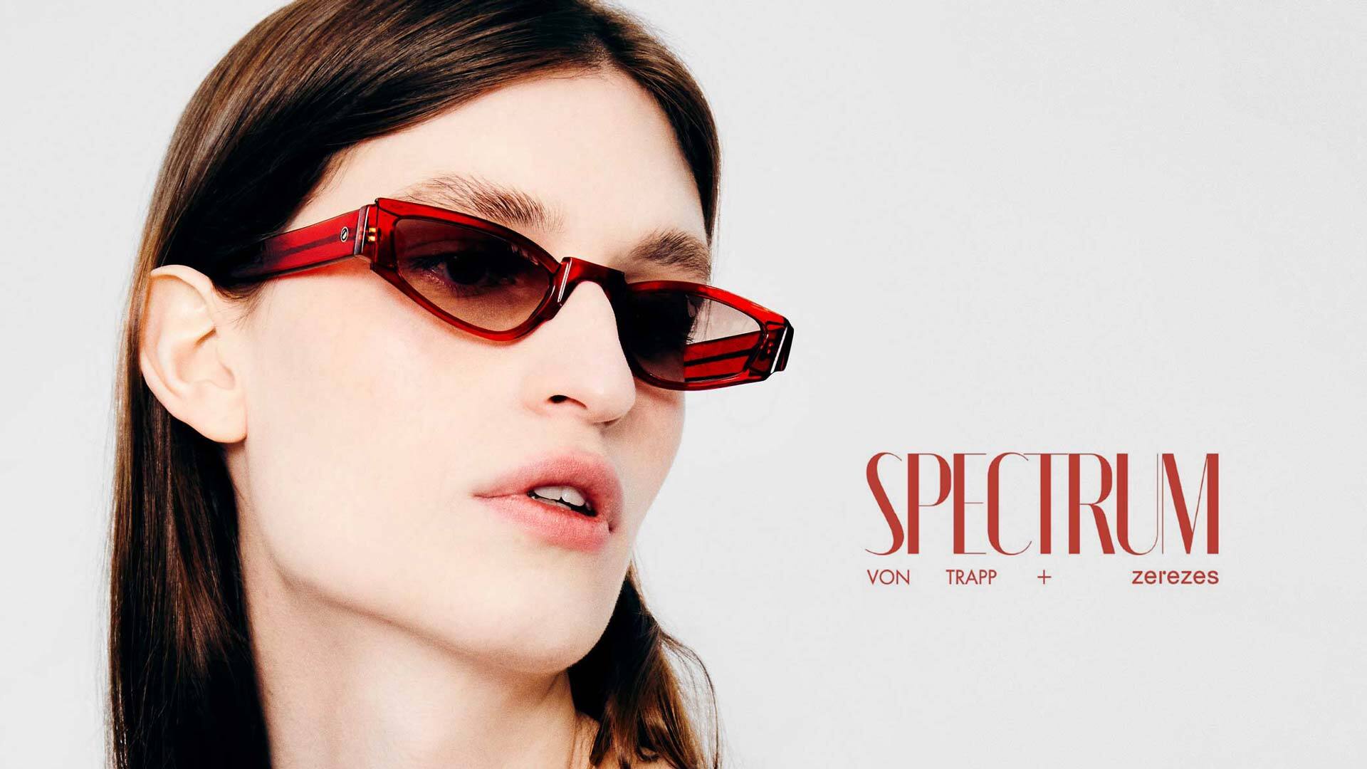 Imagem de uma mulher com o óculos spectrum