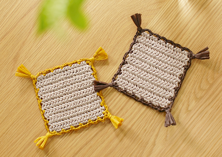 かぎ針編みクッションカバー 松編みタッセル - ファッション雑貨