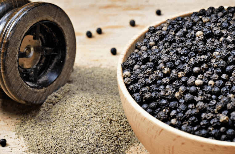 Difference Between Black Peppercorn and Black Pepper