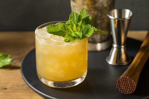 Sweet Tea Bourbon Smash | Spring Bourbon Cocktails | Dramson