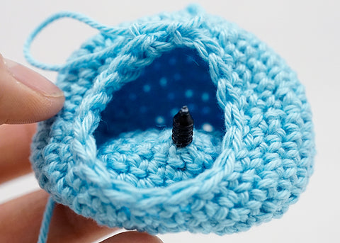 How to safely and securely insert safety eyes into your amigurumi 