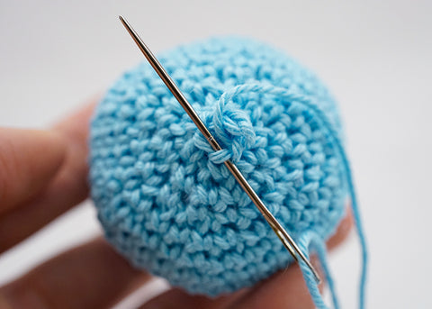 Tapestry needle in round crochet piece