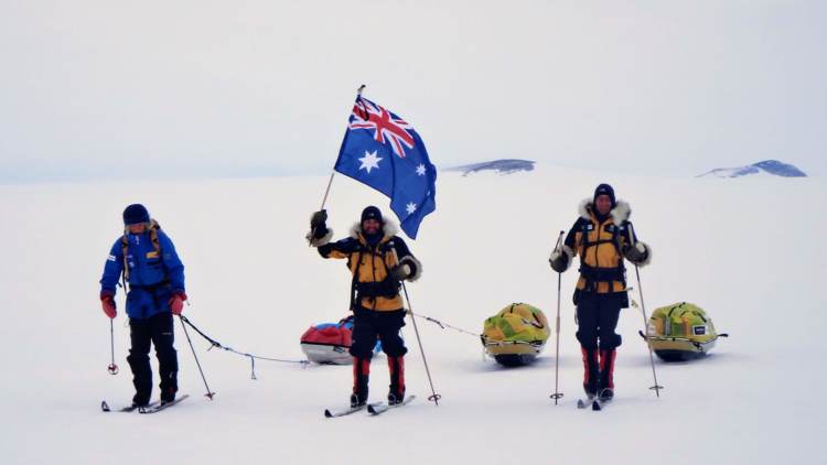 Aleksander Gamme venter på australienerne på Arktis i 2012 og delte rekorden for verdens lengste skitur med dem.