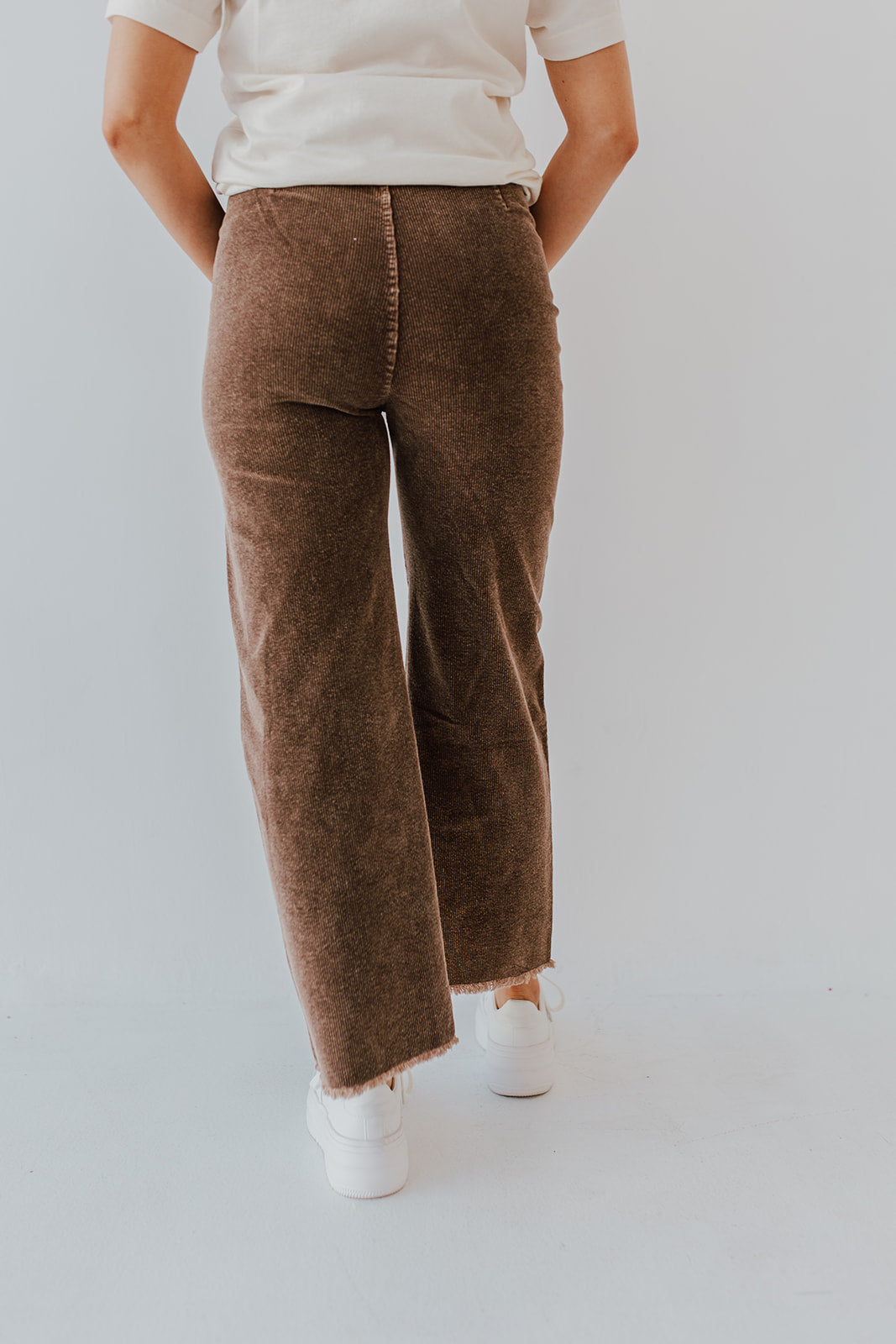 the kira corduroy pants in chocolate