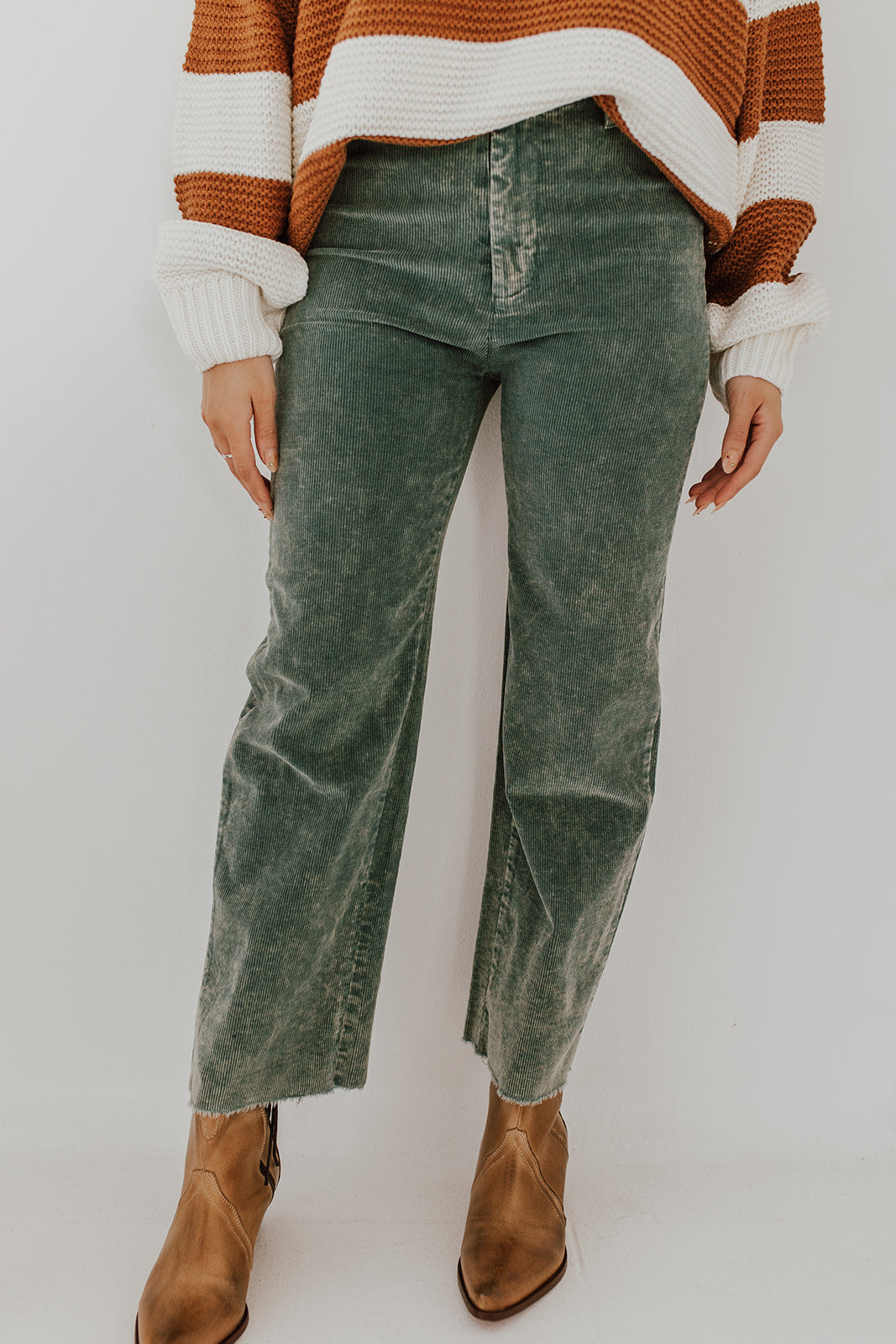 The Kira Corduroy Pants in Olive