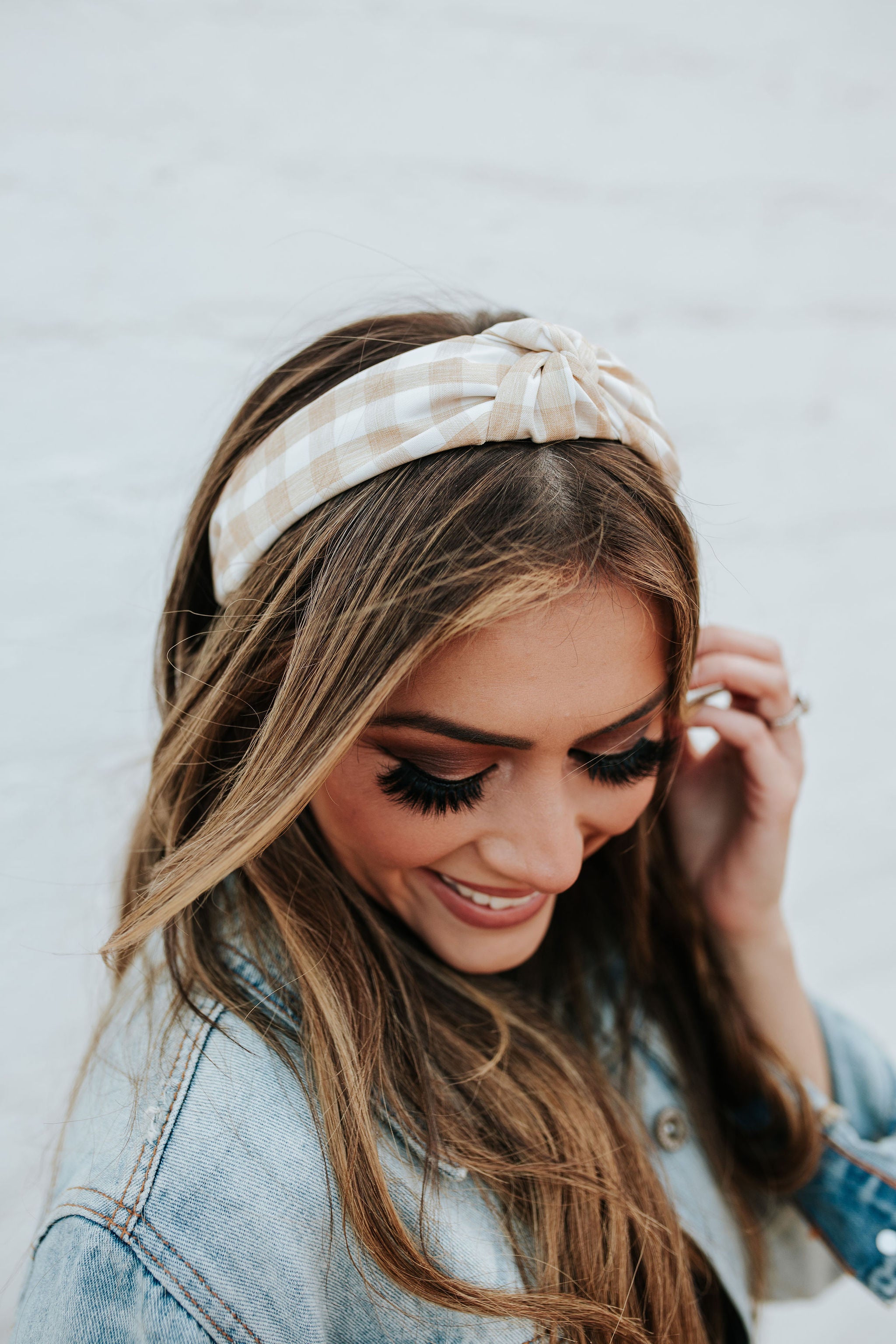 THE GINGHAM KNOTTED HEADBAND IN PALE YELLOW – Pink Desert