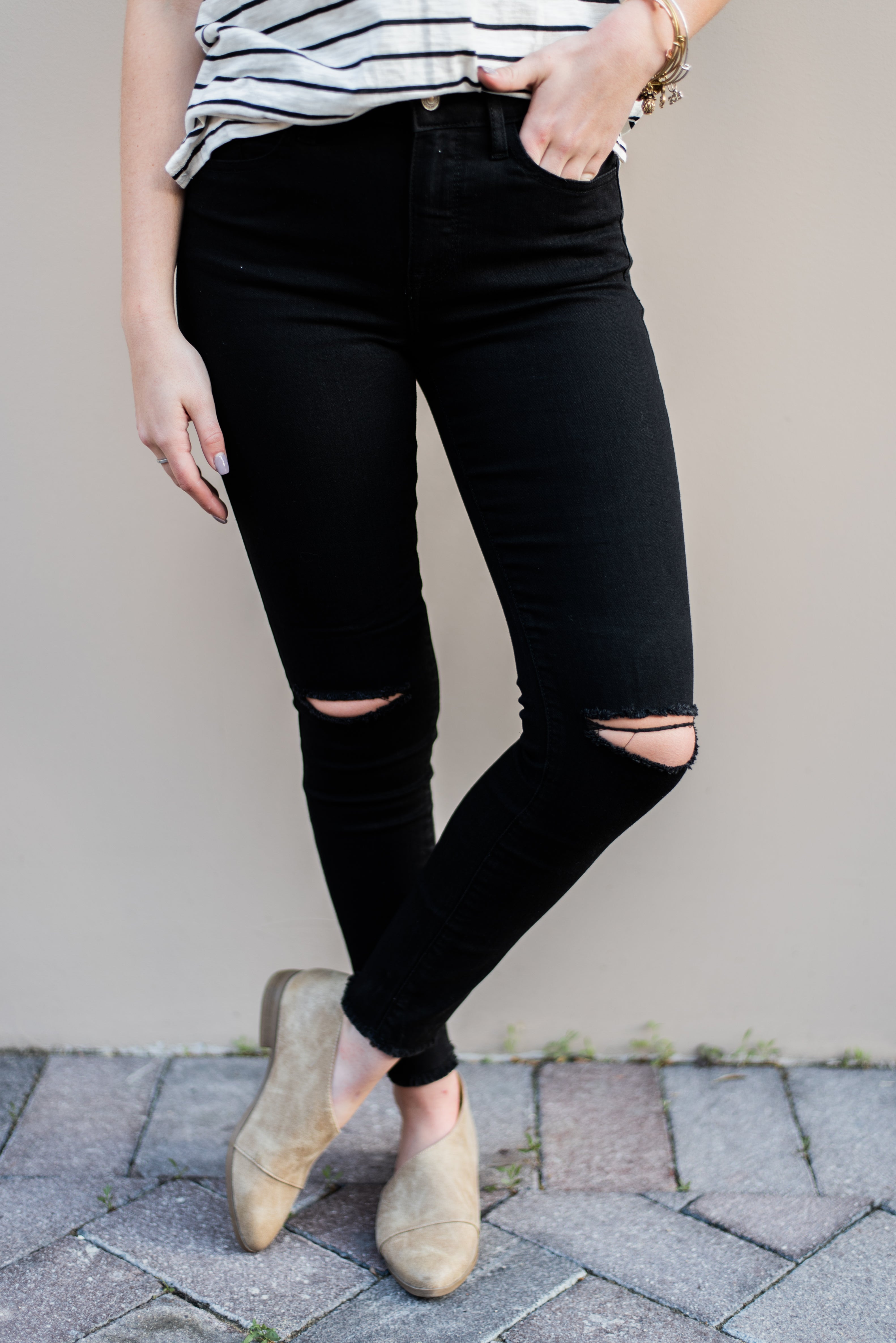 black skinny jeans with slits in knees