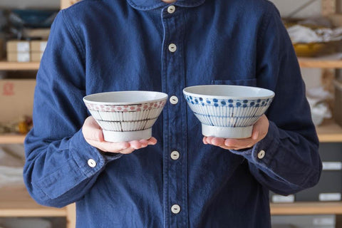 陶彩窯の飯碗（赤と青）
