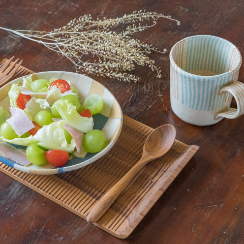 Mug by Hanako Sakashita that makes the table bright and fun