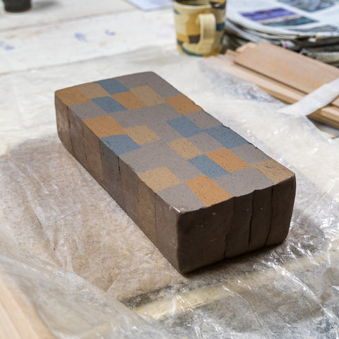 Hanako Sakashita's kneaded bowl, which is fun to play with patterns