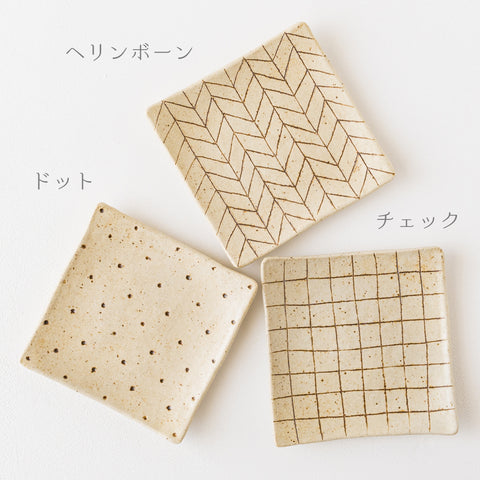 Junko Kanenari's square plate with cute and warm patterns