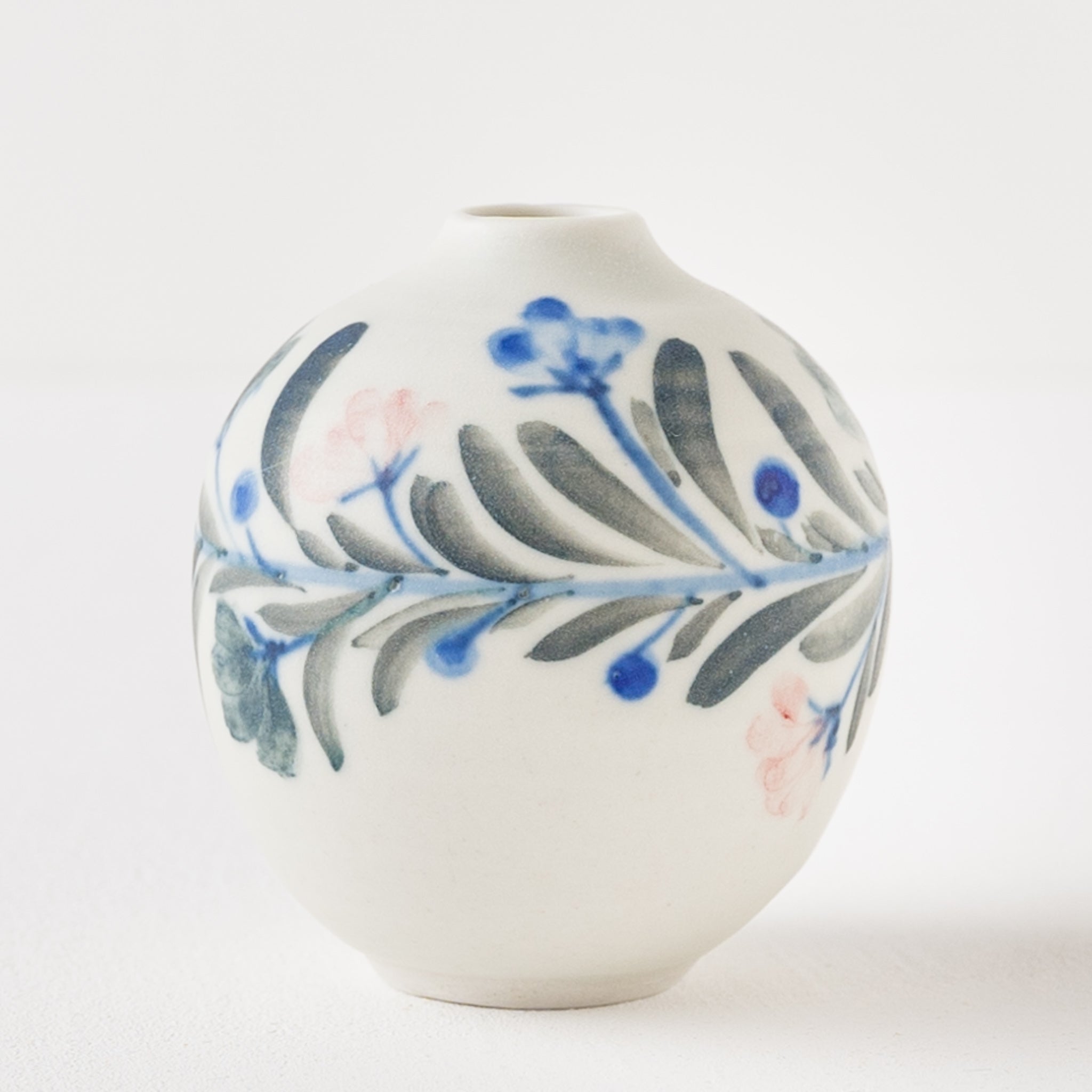 A flower vase by Shiho Tanaka that enriches our time at home