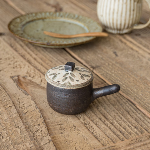 Naoko Ikemoto's clay pot chopstick rest knit pattern white x dark brown x rust color